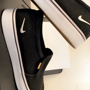 NIKE loafers